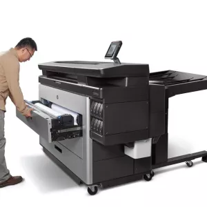 HP PageWide Xl 8000 man using multiple drawers 